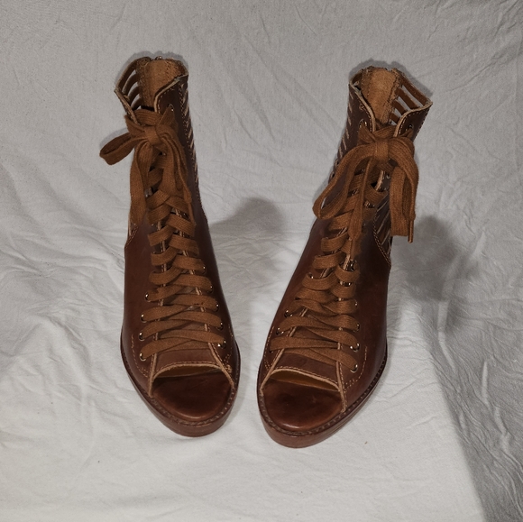 BCBG wedge bootie size 7 - Picture 2 of 5